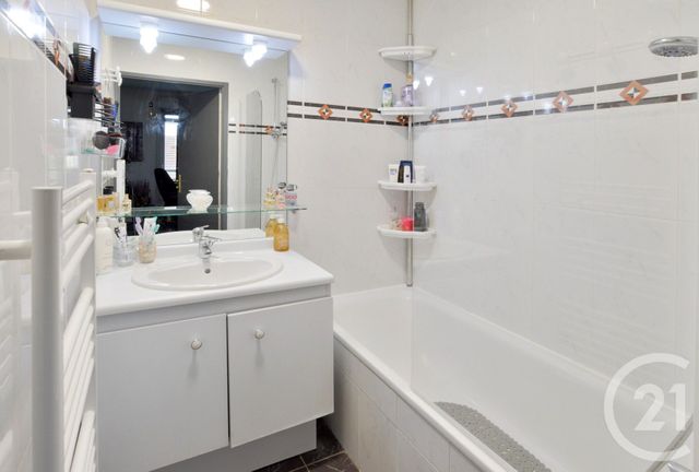 Appartement F2 à vendre - 2 pièces - 43.82 m2 - VIGNEUX SUR SEINE - 91 - ILE-DE-FRANCE - Century 21 Bellimmo