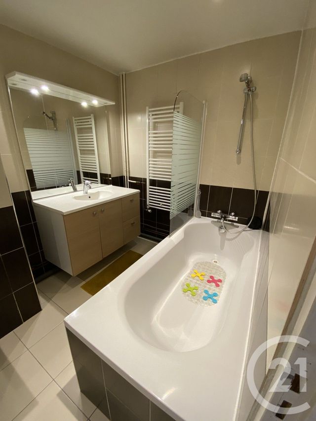 Appartement F3 à louer - 3 pièces - 72.83 m2 - YERRES - 91 - ILE-DE-FRANCE - Century 21 Bellimmo