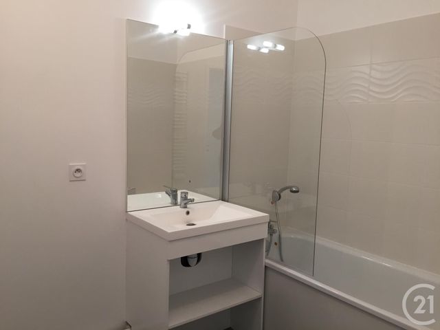 Appartement F4 à louer - 4 pièces - 81.5 m2 - MOISSY CRAMAYEL - 77 - ILE-DE-FRANCE - Century 21 Bellimmo