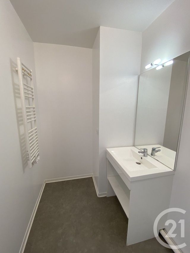 Appartement F4 à louer - 4 pièces - 81.5 m2 - MOISSY CRAMAYEL - 77 - ILE-DE-FRANCE - Century 21 Bellimmo